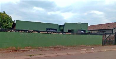 House for sale in orange farm ext3