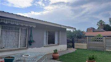 3 Bedroom house with a 2 Bedroom flat for sale in Sasolburg Ext 23