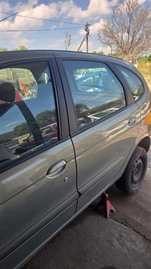 Renault scenic 1.9 stripping parts