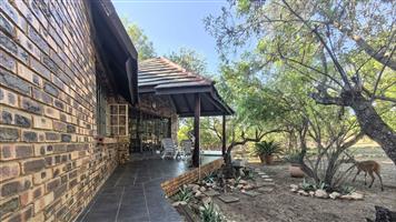 Exclusive 3-Bedroom Bush Retreat with Lapa, Boma, Pool & Solar Backup