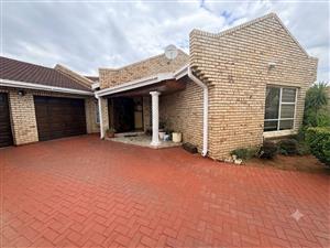 House For Sale in Roylglen Gardens