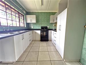 Neat and cosy lock-up and go! 