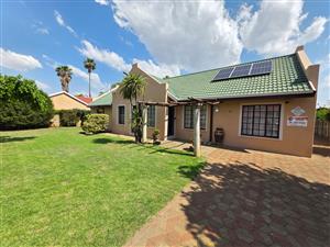 Very Neat House for Sale in Waldrift!