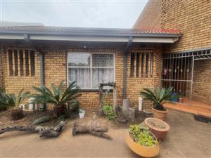 Beautiful Townhouse Selling At An Amazing Price.