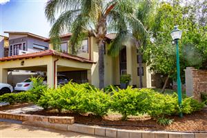 "Spacious 4 bedroom house for sale in Ninapark, Akasia - ideal for a growing family seeking comfort