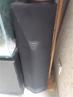 Hi I'm selling my Sony speakers and Sony subwoofer and computer 