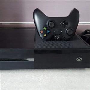 Xbox1 500gb console with one wireless controller 