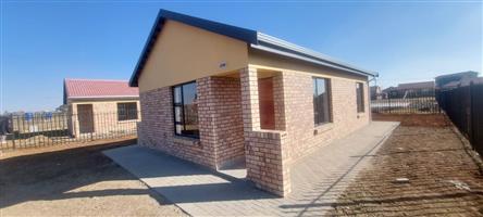 3 spacious bedrooms  1 bathroom  Modern open-plan lounge and kitchen