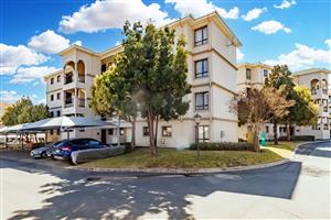 Discover your dream home with serene vibes, ample space, and modern amenities in Noordwyk