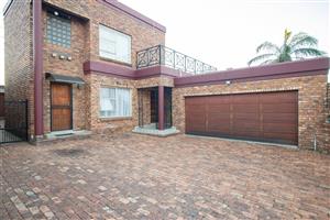 Beautiful Family Home in a Peaceful Area of Moreleta Park