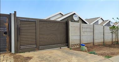 House For Sale in Palm Ridge