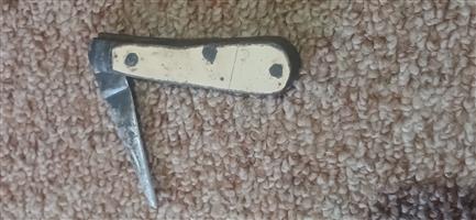 Knive, very old.