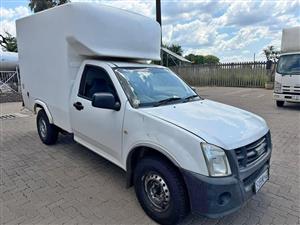 2013 Isuzu KB250 boxbody, 1 Ton with 514k kms, new tyres, serviced recently, Pretoria. Call Jay
