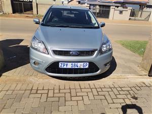 Ford focus,  year 2010 model, full leather seats, original mags & features 