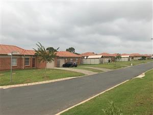 Large 3 bedroom house at Thatch hill estate in Centurion