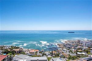 Townhouse For Sale in Bantry Bay