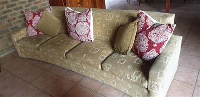 Lounge couch curved fabric