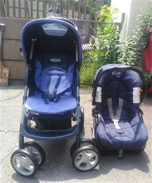 Massive special Graco pram and baby seat and a camping cot all for R1000, used for sale  Boksburg
