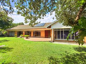 Space is the keyword in this family house, close to shopping centres and all other amenities