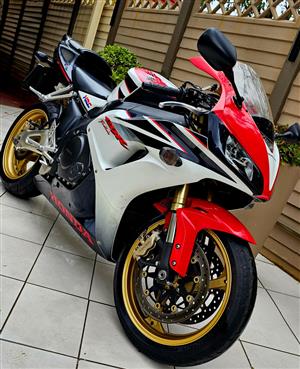 2007 HONDA CBR 1000 FIREBLADE (CLEAN AND ORIGINAL)
