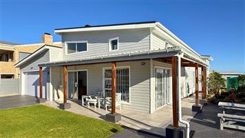 House For Sale in Perlemoenbaai