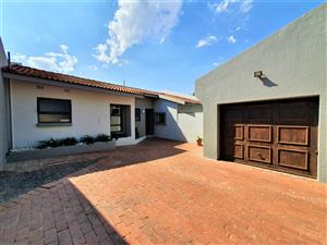 Townhouse For Sale in Bryanston