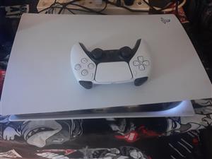 Disc readable PS5 1TB. 2x Ps4 games 1x controller.