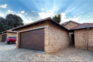 Townhouse For Sale in Glenvista