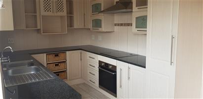 Modern 3 bedroom house to rent in Mayberry Park