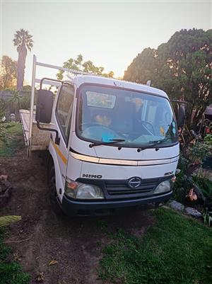 Hino 300 