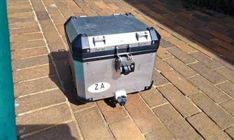 OEM BMW TOP BOX GSA1200( 2004-2013 Air-cooled). None negotiable