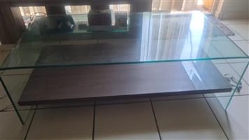 Tempered glass coffee tablewith oak shelf