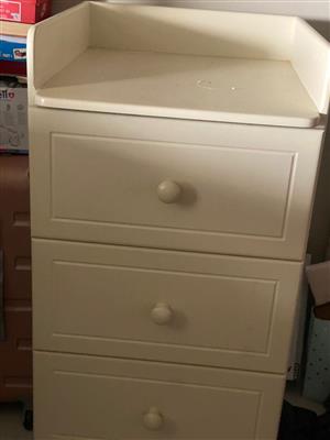 Dream Furniture Baby Cot sleigh with 3 drawer and changing dock