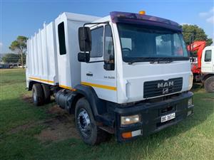 2010 MAN CLA15-220 Waste Compactor with 172000kms