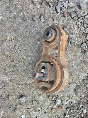 2012 Ford Figo Gearbox Lower Mounting