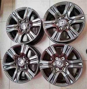 17" Toyota Hilux/Fortuner original mags set 