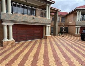 Beautiful 8 bedroom house for a big family or ideal for a potential guest house.