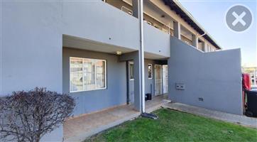 Townhouse For Sale in Glen Marais
