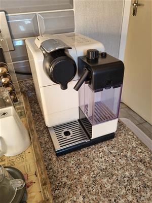 Nespresso Latissima Touch including pod holder, cups and glasses