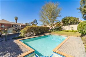 Charming 3-Bed, 2-Bath Ground Floor Apartment in Paulshof