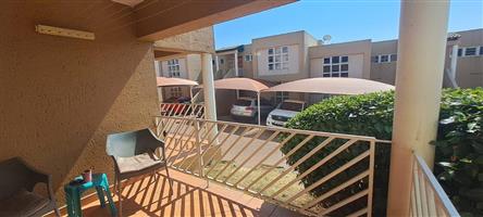 Townhouse For Sale in Mondeor