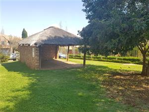 Townhouse For Sale in Die Hoewes