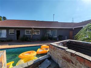 4 Bedroom house for Sale in Extension 23