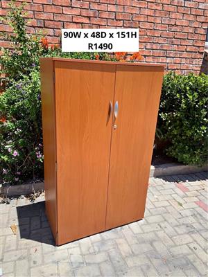 LOCKABLE OFFICE FILING STORAGE CUPBOARD WITH KEY