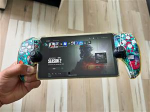 Sony PlayStation Portal Remote Player for PS5 Console + Razer Blackshark V2 head