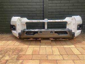 2025 TOYOTA HILUX GD-6 DOUBLE CAB FRONT BUMPER FOR SALE. IN PRISTINE CONDITION