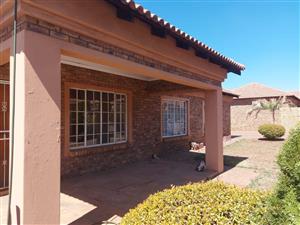 Townhouse Rental Monthly in Kookrus