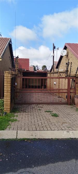 Great starter home or down scaling!!