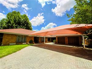 Spacious family house for sale in Vaalpark, with 2 flats, ideal for an extra income