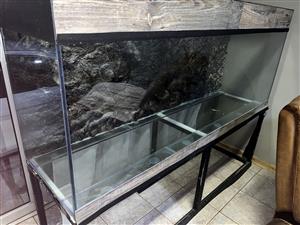 8 foot  fish tank for sale glass is still new with back pord with steel frame 
